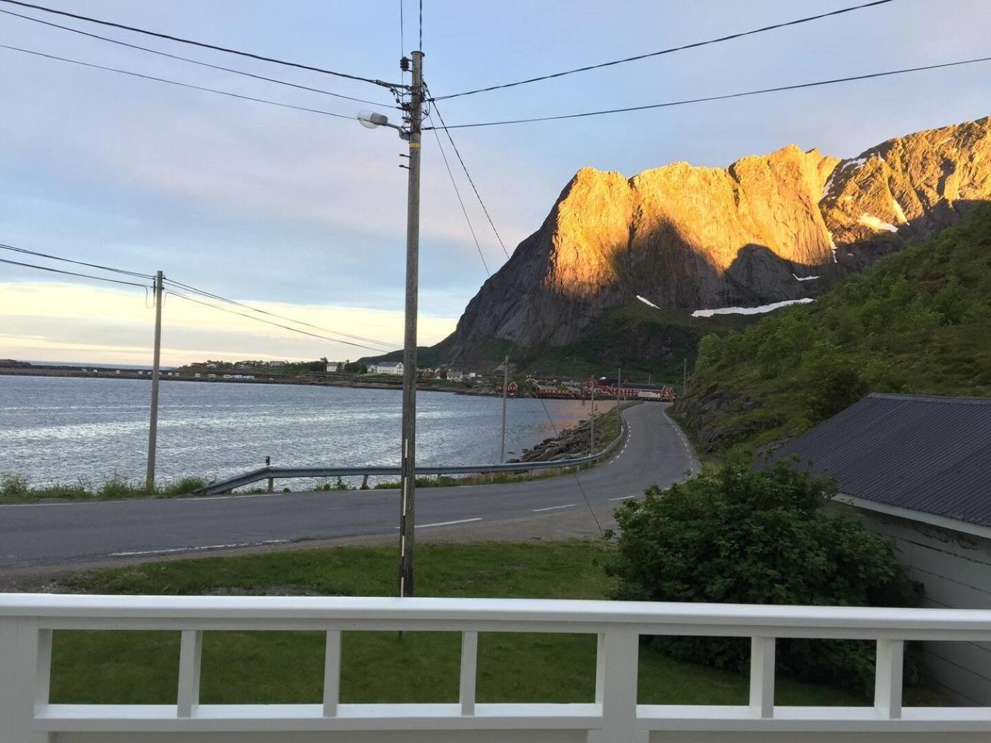 Utsiktsperle Pa Reine I Lofoten Exterior photo